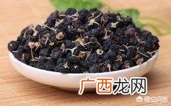 黑枸杞泡水什么颜色,黑枸杞泡水应该是什么颜色？