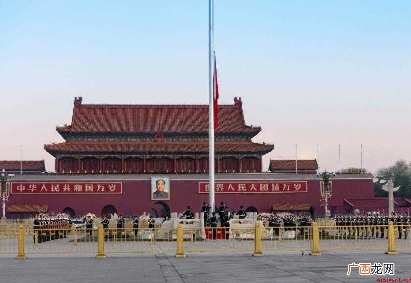 天安门升旗时间是根据什么定 天安门升旗时间是根据什么定的