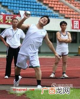 你了解扔铅球的方法方式吗?一起来瞧瞧吧 扔铅球的技巧方法