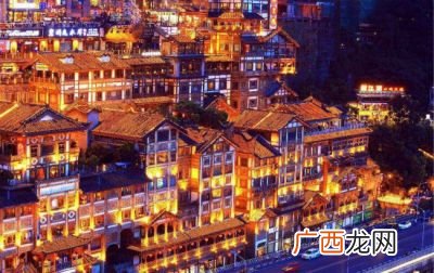洪崖洞夜景亮灯时间,洪崖洞是私人的吗？