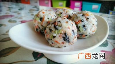 饭团子的做法,月饼模具可以做米饭吗?