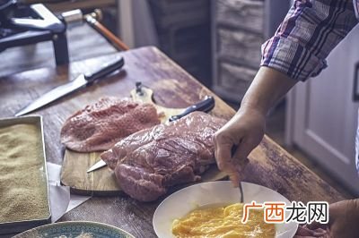 空气炸锅煎牛排怎么做,大希地牛排空气炸锅烤几分钟？