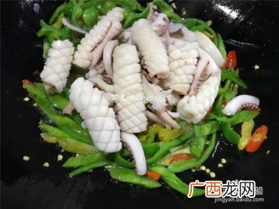 鱿鱼怎么炒好吃又嫩,怎样炒鲜鱿又嫩又滑又脆？
