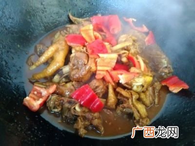红烧公鸡怎么烧好吃又嫩,红烧小鸡怎么烧才爽口更润滑？