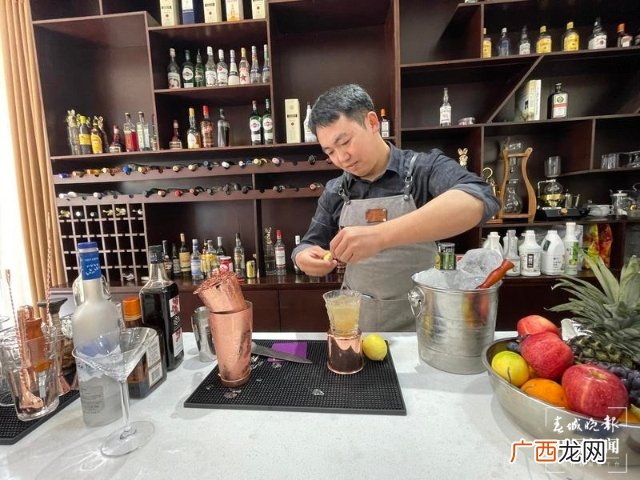 调酒师的职业前景怎么样 调酒师多少钱一个月工资