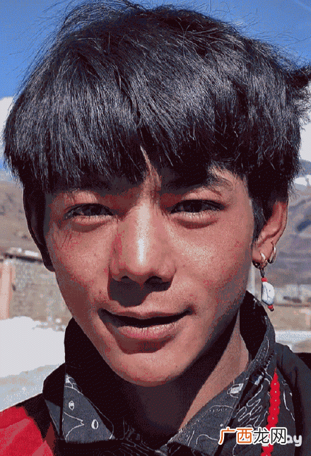 藏族男人的含意,她们肌肤是铜色的,外观设计凶悍!狂野十足!_ 康巴汉子是什么意思