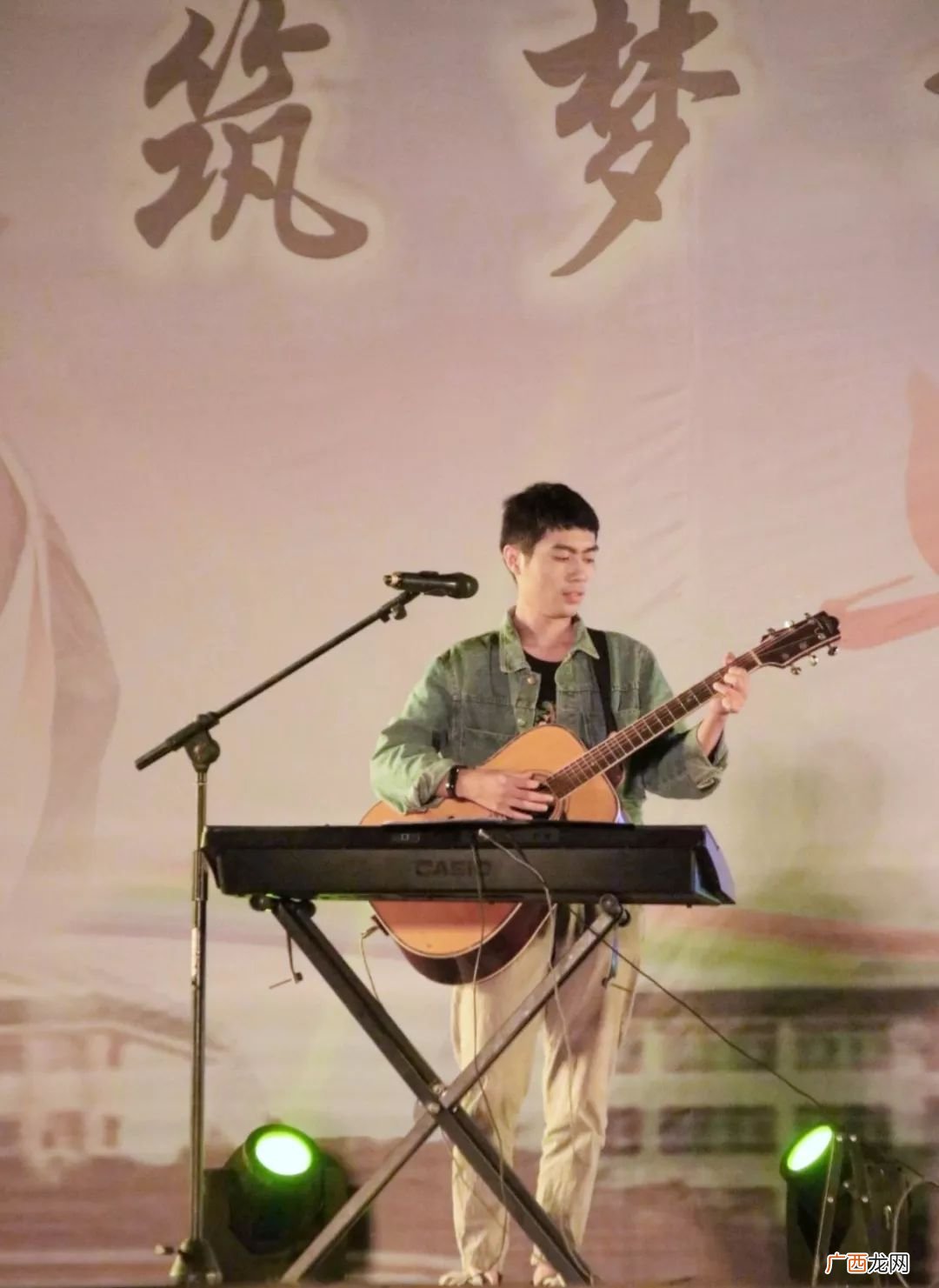 陌上谁家少年,姑娘出嫁的诗词女子出嫁的散花句？