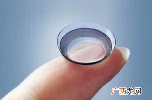 隐形眼镜透氧量怎么看,请问隐形眼镜的透氧率和含水量说的都是些什么呀？