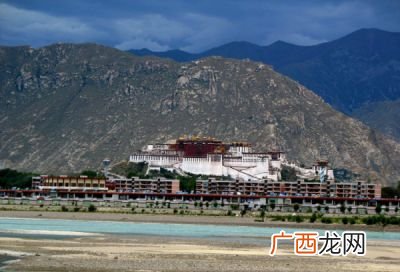为什么把拉萨称为雪域圣城,世界屋脊和雪域圣城的意思是什么？