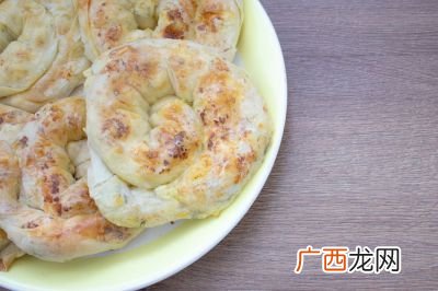 鸡蛋摊饼的做法面糊,鸡蛋面糊饼怎样才能又薄又软？