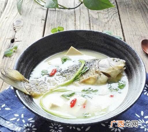 熬鱼汤怎么做好喝又有营养,什么鱼汤最好喝什么鱼做汤好喝又营养？