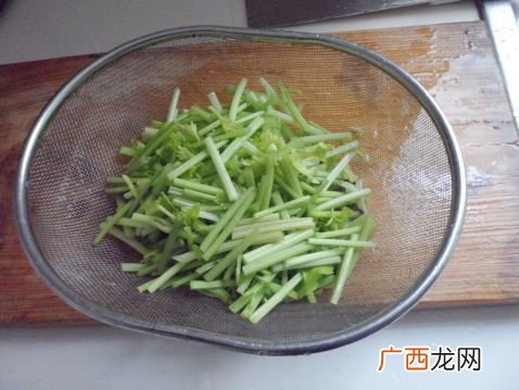 芹菜怎么炒才好吃,炒芹菜的做法怎么好吃？