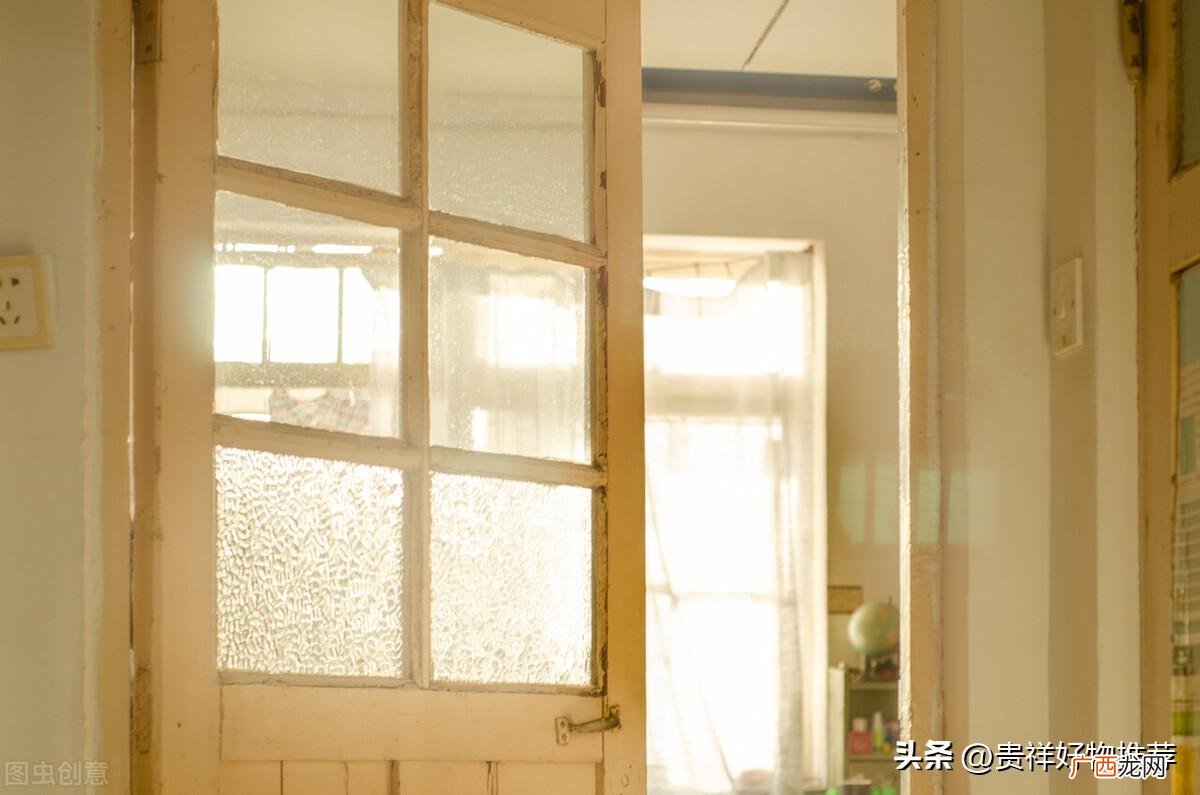 房门铰链异响抹什么油好 门轴总是响怎么办上油图解