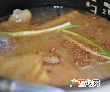 鸡肉怎么煮,白水煮鸡肉怎么煮才好吃？
