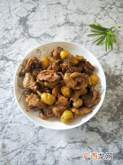 板栗鸡怎么做,栗子煲鸡的做法？