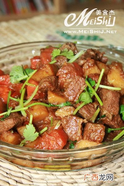 焖牛肉的做法及配料,状元哥红焖牛肉的做法？