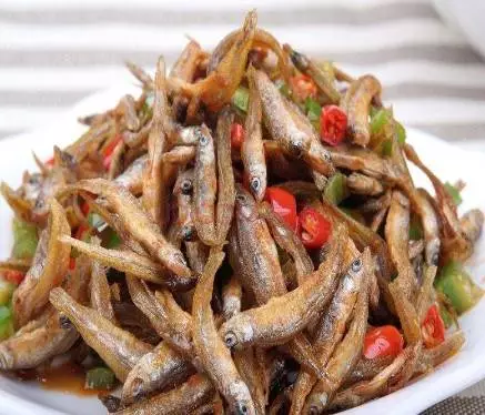 炒小鱼干怎么炒好吃,公鱼干炒什么好吃？