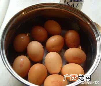 凉水煮鸡蛋几分钟能煮熟,鸡蛋打入小锅小火煮多久?