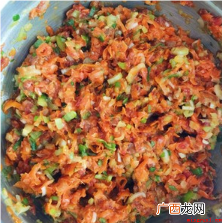 生抽酱油,红萝卜2根,老抽王3 牛肉馅饺子怎么调馅