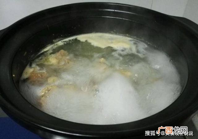 清炖鸡汤要焯水吗,炖鸡要不要焯水？