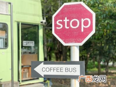 商店的英文商店的英文是什么,什么的商店填动词？