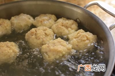 怎样做牛肉丸子好吃又松软,牛肉丸子如何才能打的上劲。感谢大神的回答，谢谢？