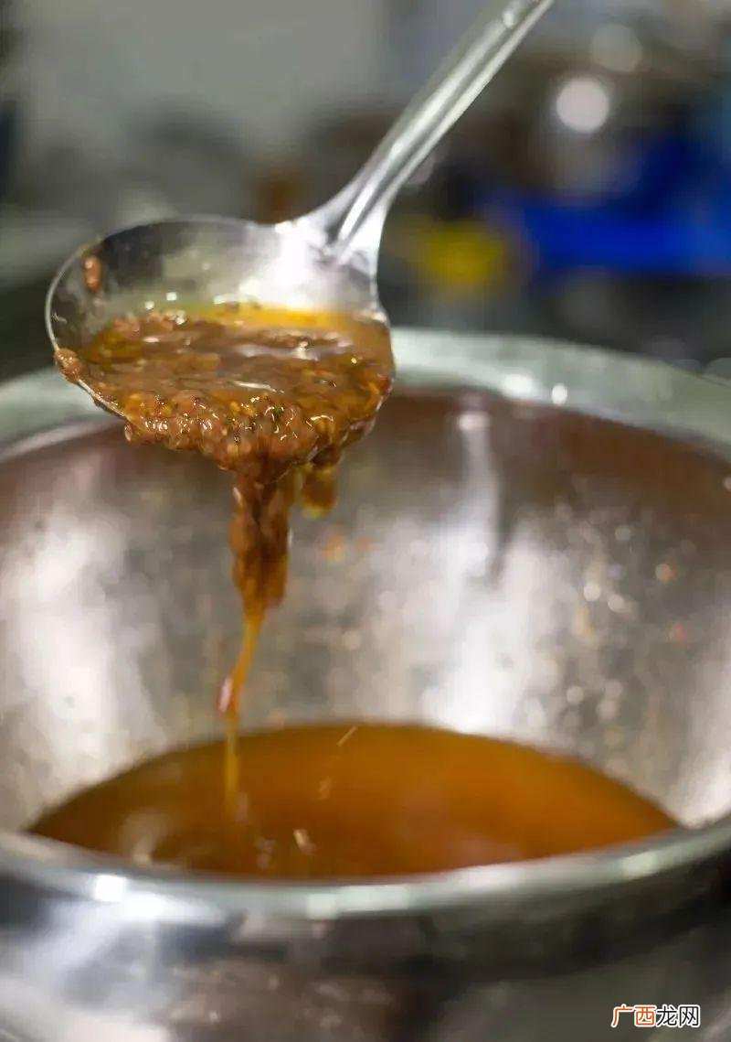 秘制酱料怎么熬制,皇后秘制铁锅炖鱼酱料的制作方法？