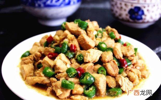 辣椒炒鸡丁怎么做,怎样炒鸡丁最好吃的做法？
