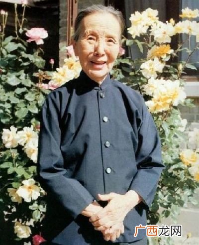 冰心奶奶是我国著名的作家和,冰，冰心奶奶是著名的什么家什么诗？