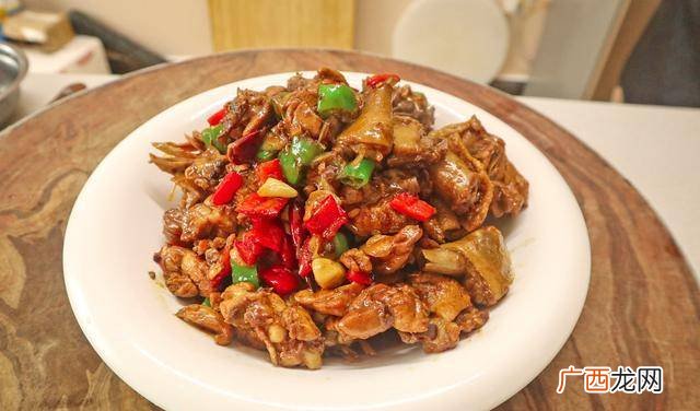 炒鸡怎么做好吃又简单,炒鸡肉怎么炒好吃？