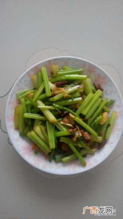 芹菜炒肉怎么炒,芹菜炒肉的做法是怎样的？