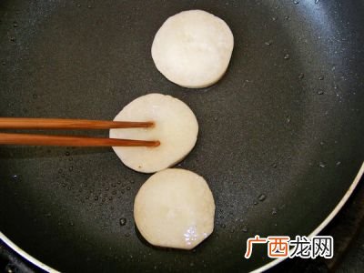 杏鲍菇要去头吗,杏鲍菇用焯水吗怎么做？