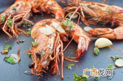 波士顿龙虾怎么做好吃又简单,波士顿龙虾冷水下锅还是开水下锅？