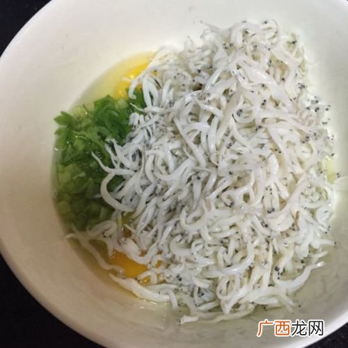 新鲜银鱼怎么做好吃,查干湖银鱼做法？