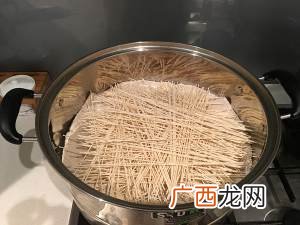 蒸挂面怎么蒸,细挂面蒸面条的家常做法？