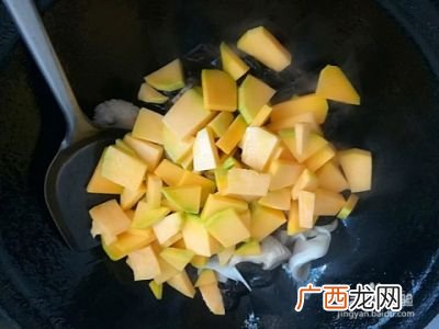 新鲜嫩南瓜怎么做好吃,圆嫩小南瓜的做法大全家常？