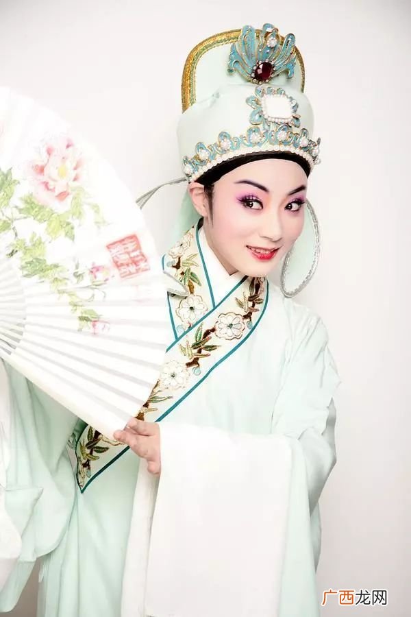 小生在戏剧中是什么角色,小生老生,小旦,小丑,在戏剧中扮演什么角色?