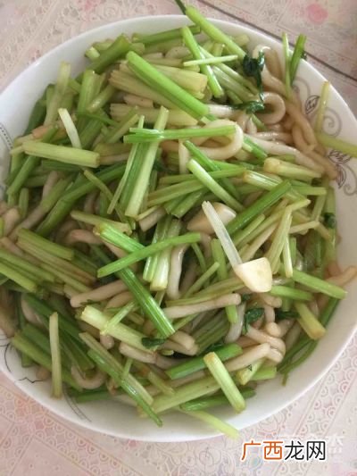 怎么炒芹菜粉,怎么炒酸辣粉料？