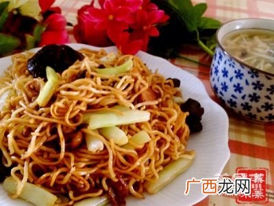 豆角炒面的做法怎么做好吃,茄子炒面的做法，茄子炒面怎么做好吃，茄子炒面的家常？
