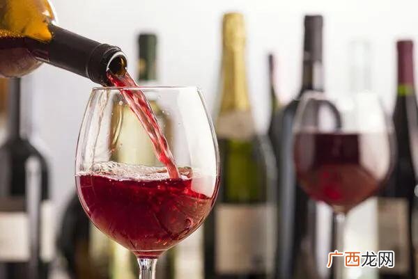 干红葡萄酒怎么喝,干红一般兑什么喝？