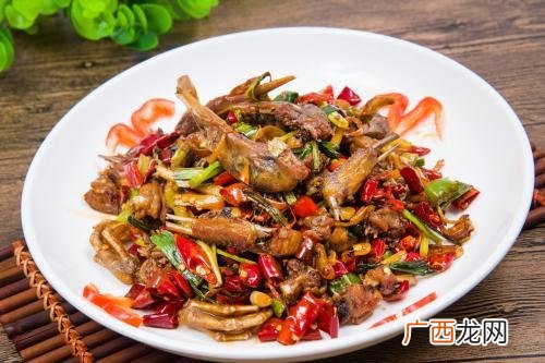 炒鸭子怎么炒的好吃,炒鸭要放八角吗？