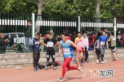 三级跳比赛规则,三级跳怎么算成绩？