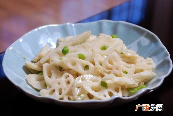 藕片怎么炒不黑,清炒藕片家常做法王刚？