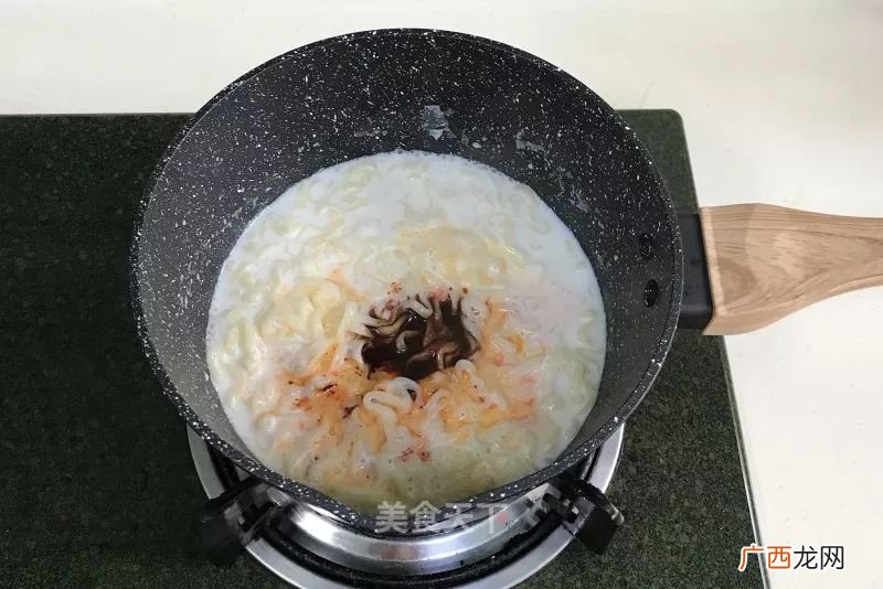 牛奶火鸡面做法,火鸡面怎么做才能甜而不辣？