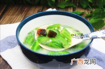 丝瓜可以和皮蛋一起做汤吗,鱼头煲汤的正宗做法？