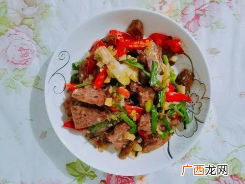 炒灌肠怎么做,如何炒菜灌肠?