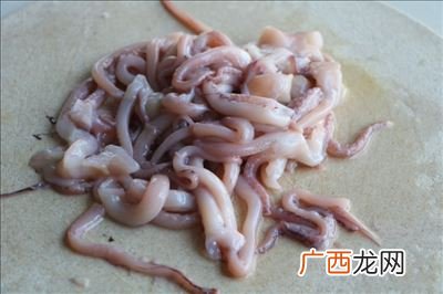 干鱿鱼怎么做好吃又嫩,干鱿鱼怎么做好吃不柴？
