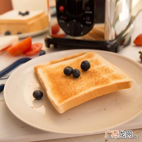 烤面包的温度和时间,烤面包要多长时间，多高的温度烤？