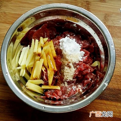 粤式菜椒炒牛肉的做法,请帮忙把青红椒炒牛肉另外起个较好听的菜名？