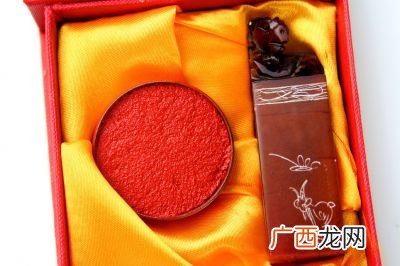 原矿朱砂能长期佩戴吗,原矿朱砂还是粉末的朱砂好呢？